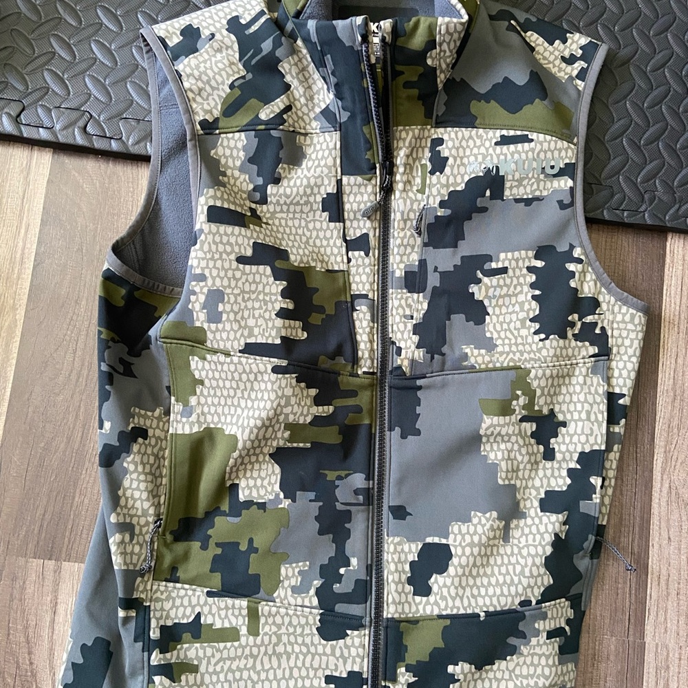 KUIU Axis vest